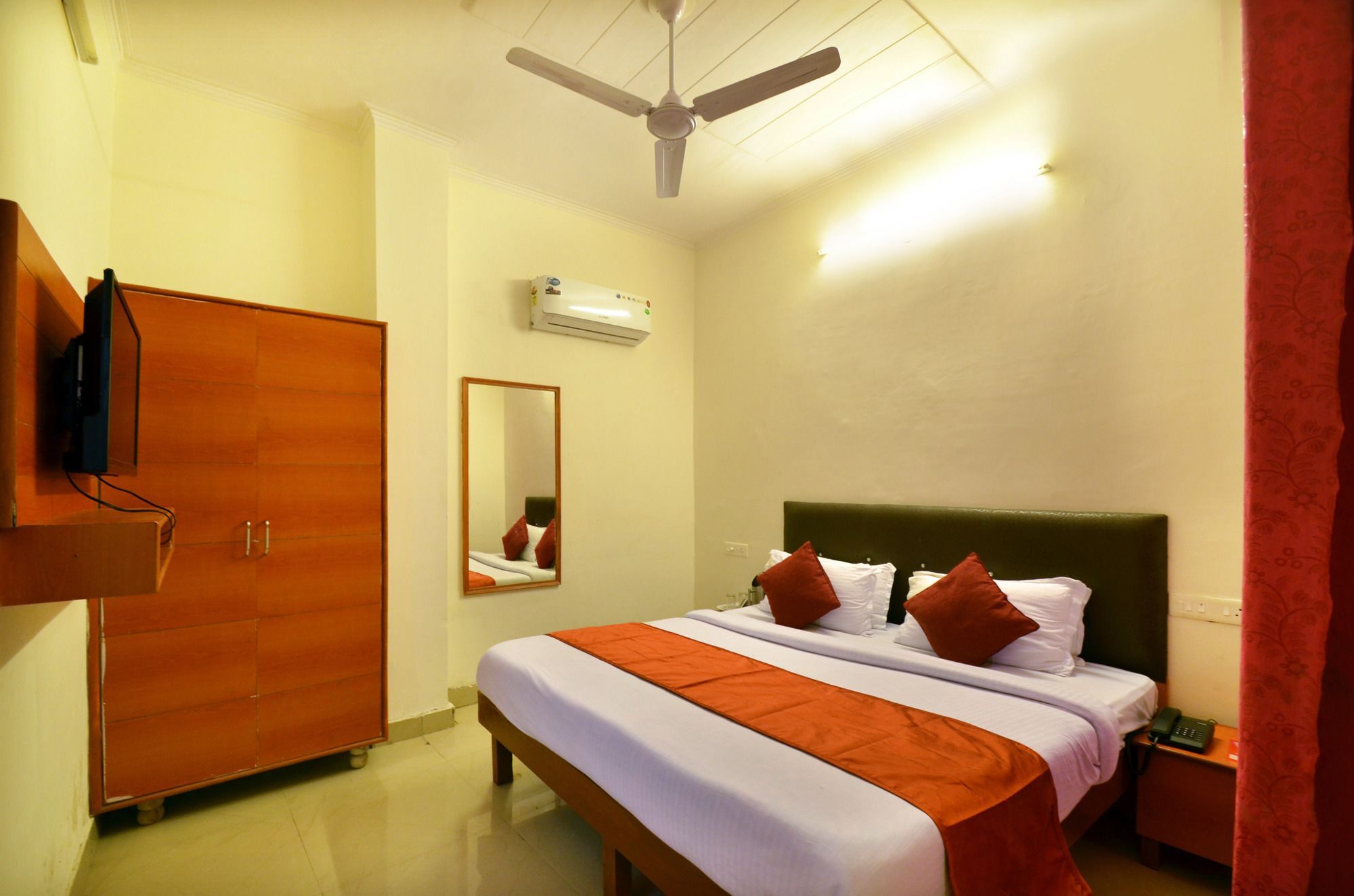 Oyo Platinum Inn Nayagaon Εξωτερικό φωτογραφία